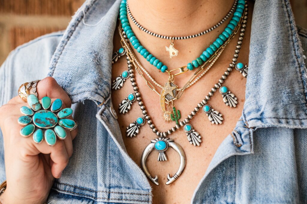 7 Stylish Turquoise Jewelry Pieces That You'll Love