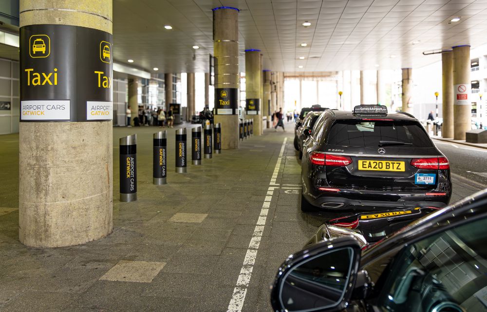 cheap taxi to Gatwick airport